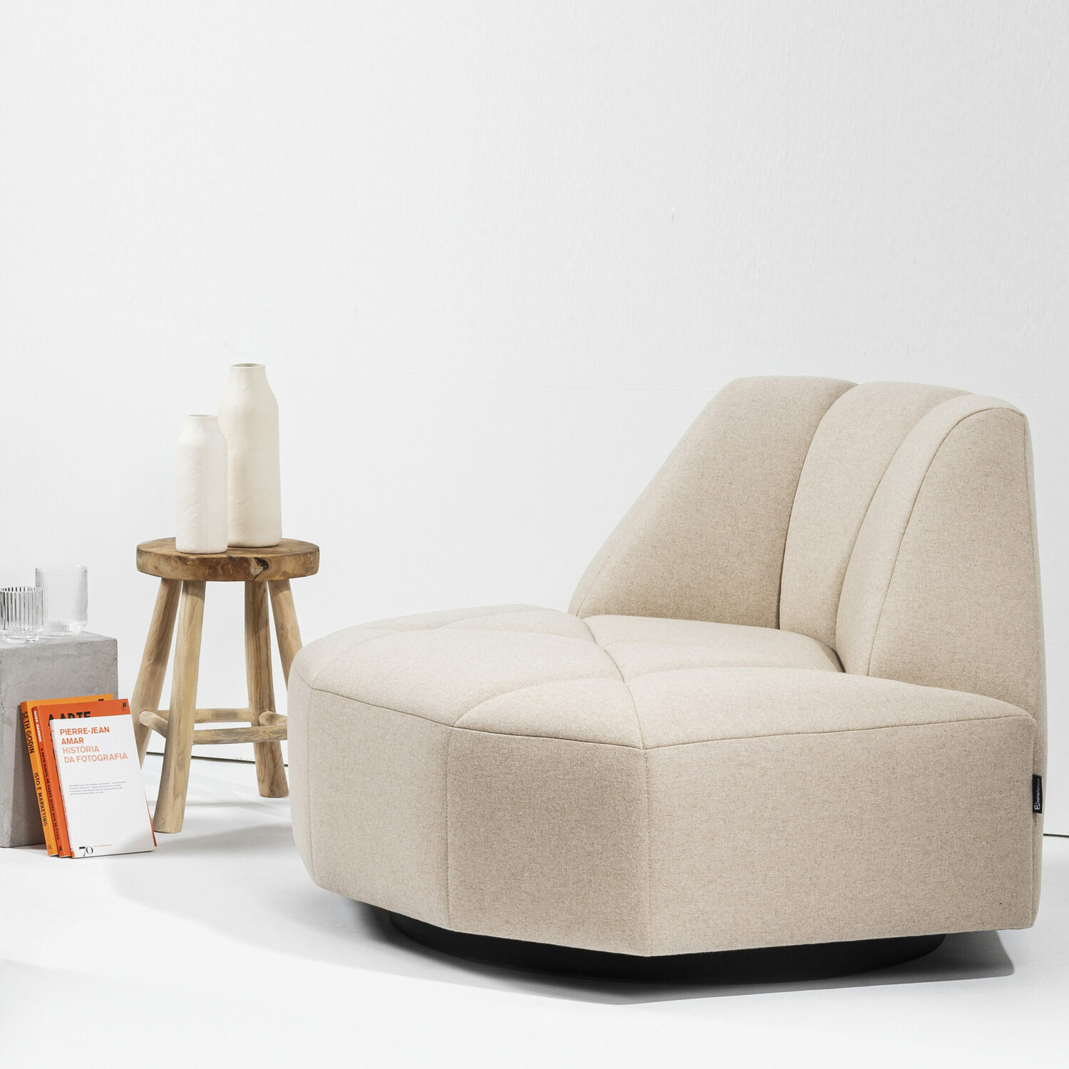 CRYSTAL LOUNGE CHAIR – Image 3